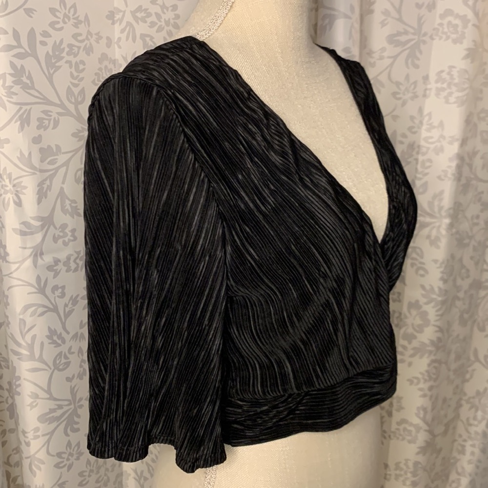 Cropped Top - Picture 3 of 3